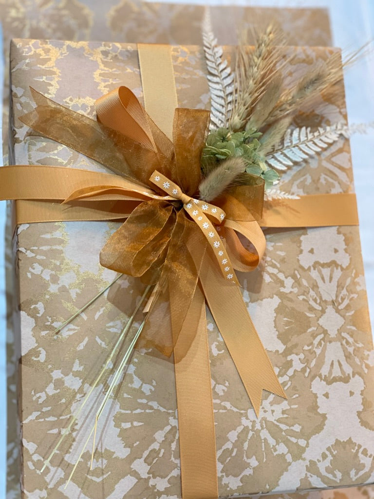 GIFT WRAPPING
